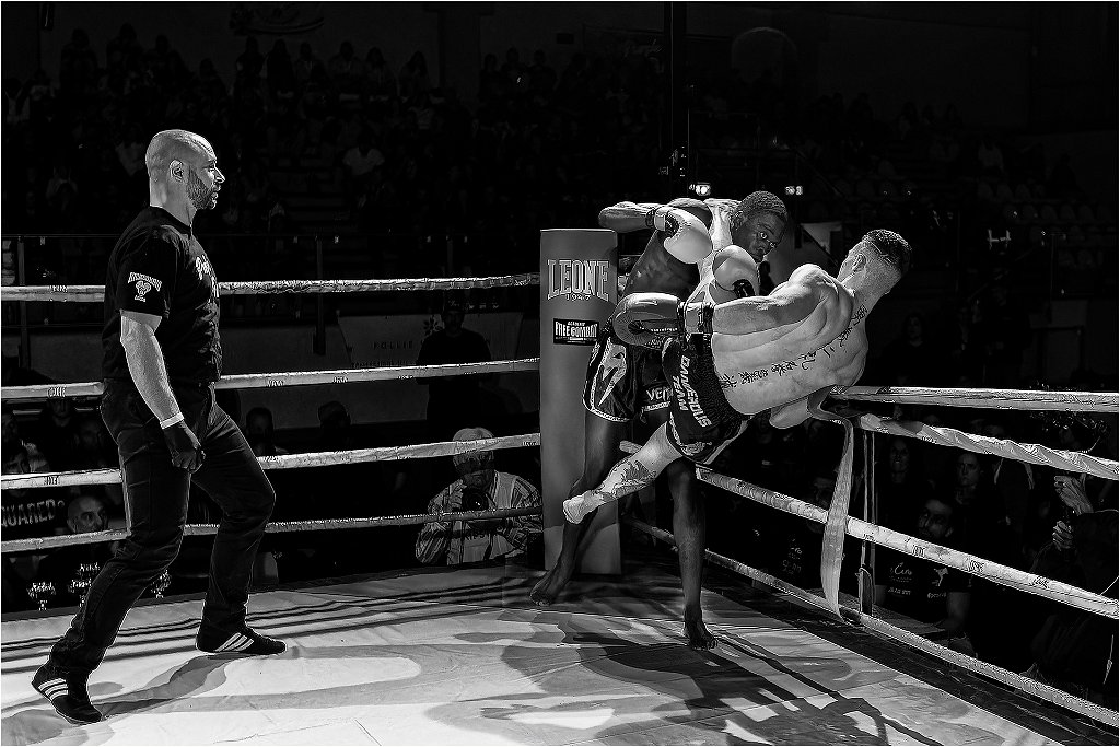 Kick boxing 56 di Dario Riva -1° Premio Tema LIbero Bianco e Nero.jpg